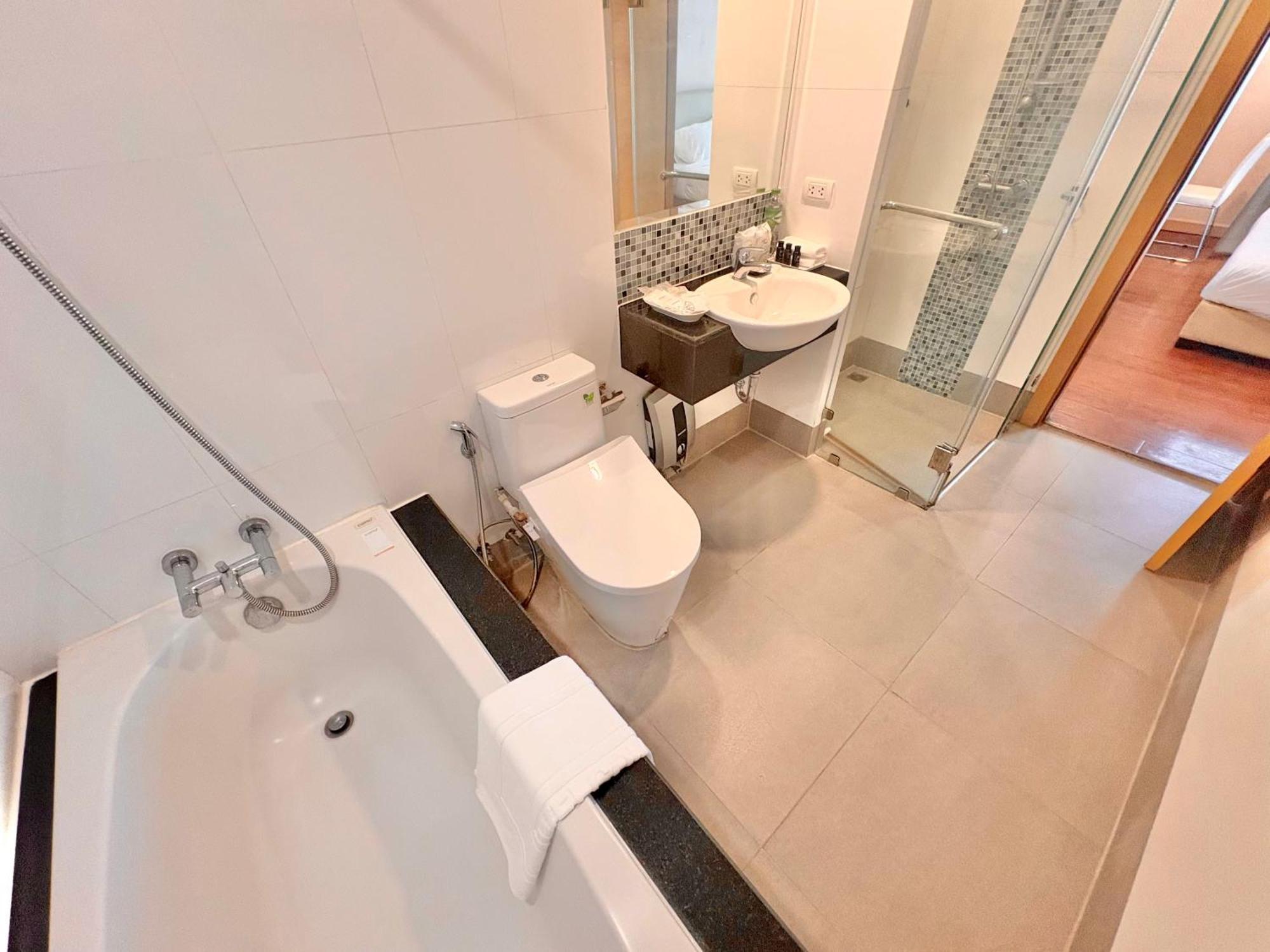 Hotel Icon Narindra Sukhumvit Thailand 50sqm To 90sqm & Free Minibar Bangkok