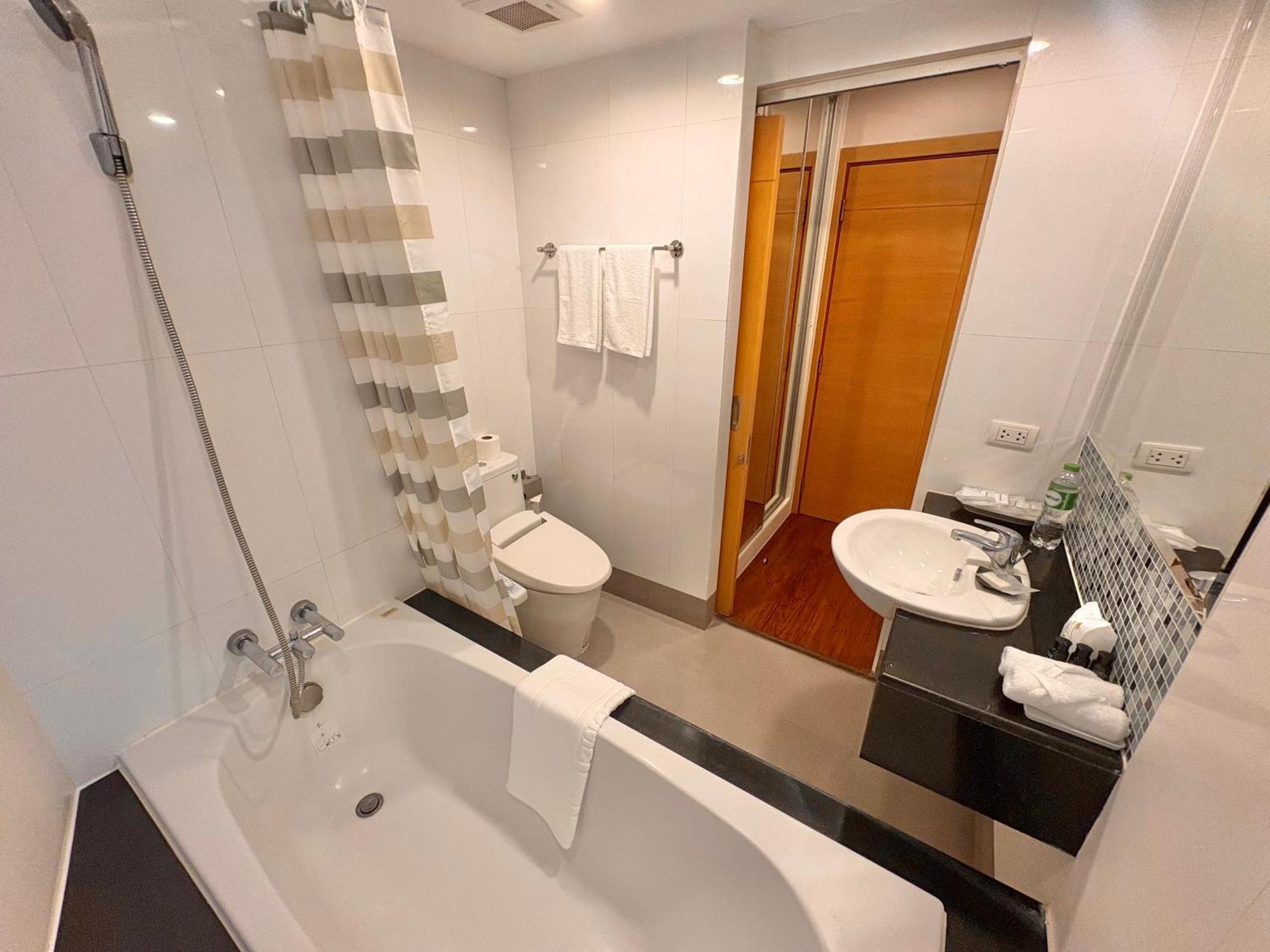 Icon Narindra Sukhumvit Thailand 50sqm To 90sqm & Free Minibar Hotel 4*